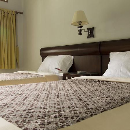 Reddoorz @ Setrasari Hotel Бандунг Стая снимка