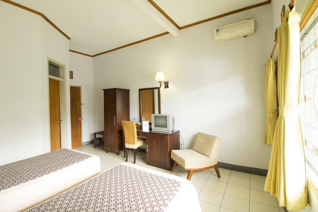 Reddoorz @ Setrasari Hotel Бандунг Стая снимка